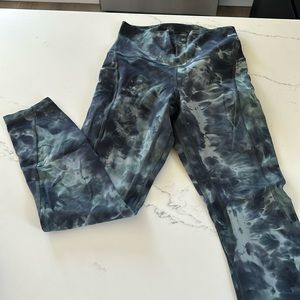 Lululemon leggings size 6